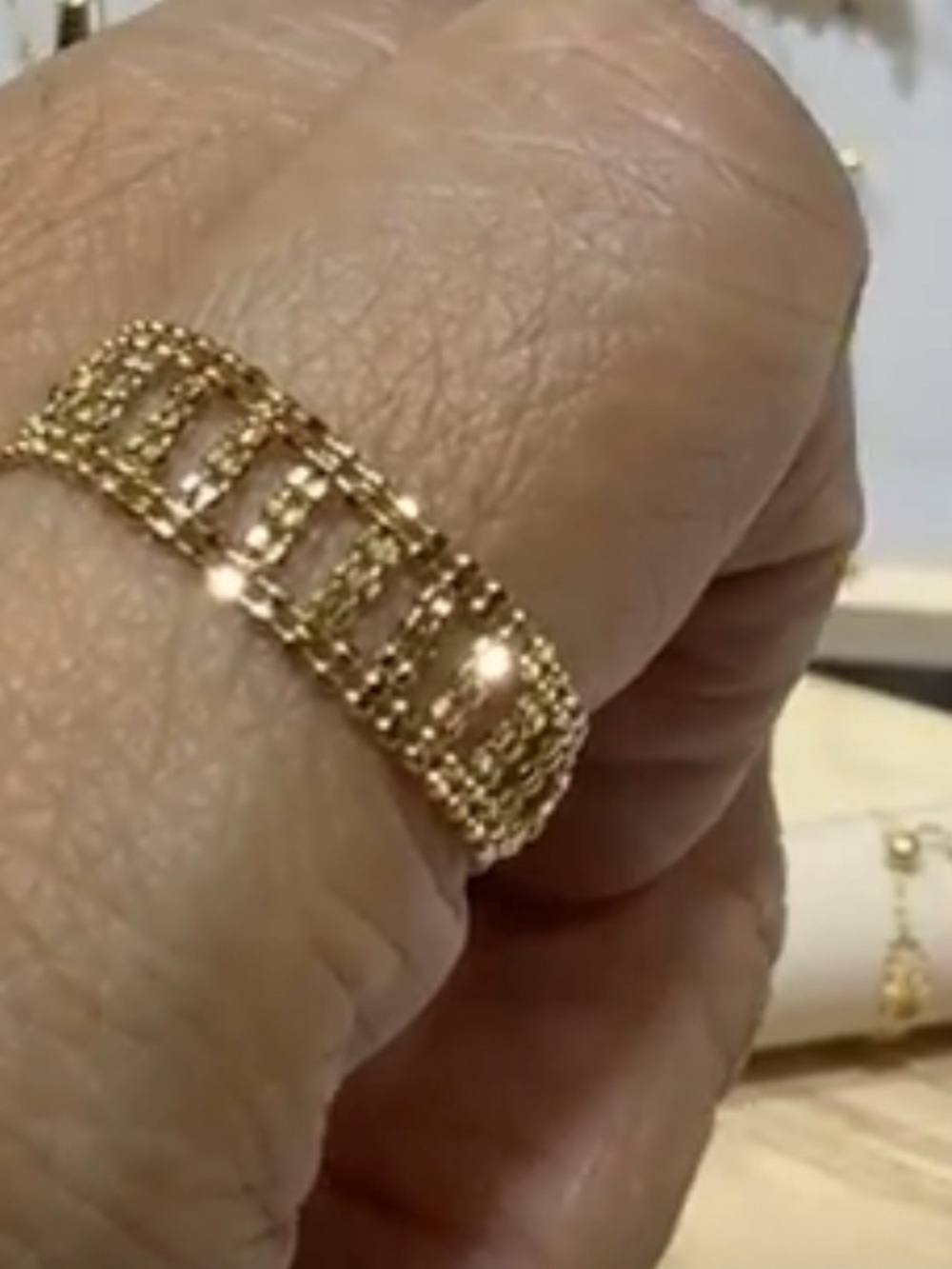 18k Gold Textured Openwork Band Ring adjustable